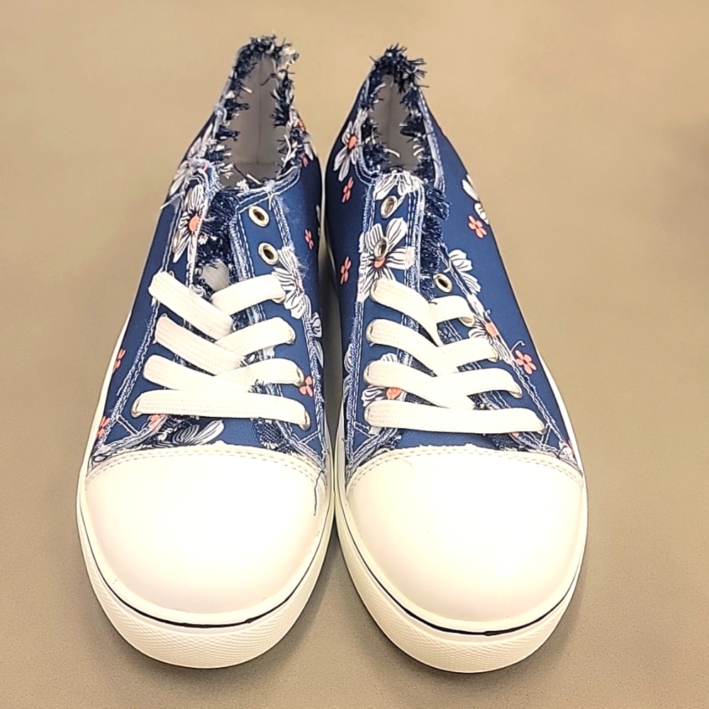 Women sneaker